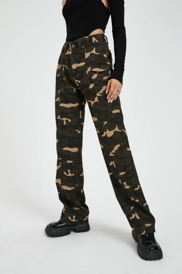 Vintage Distressed Camouflage Low Rise Contrast Cargo Jeans
